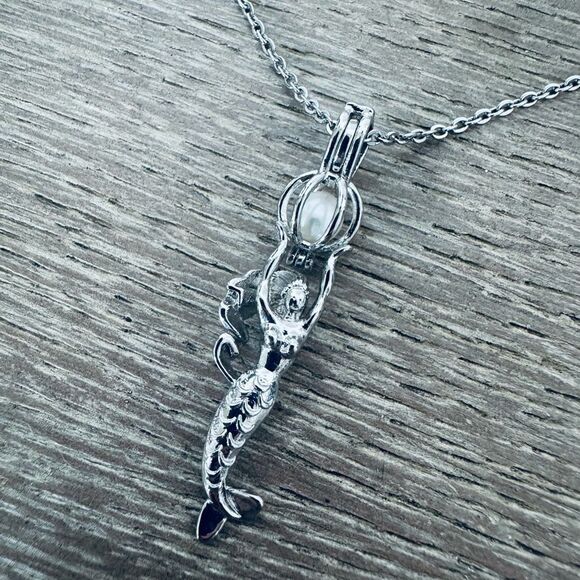 Silver Mermaid Pearl Pendant Chain Necklace - Picture 3 of 5